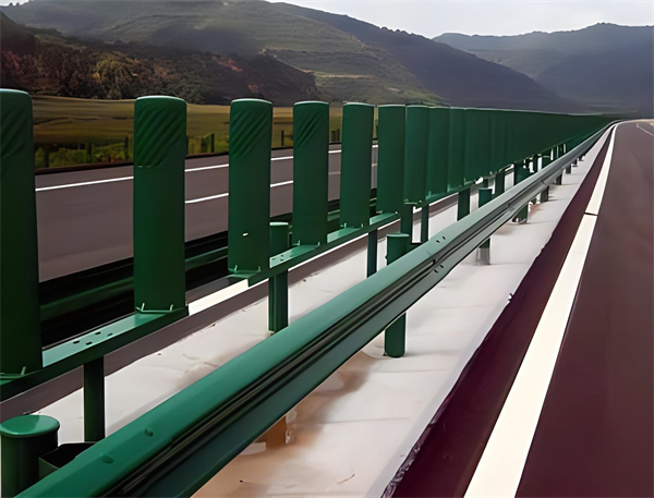 海东三波护栏板在高速公路的应用
